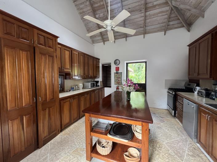 Image No.12-6 Bed Villa for sale