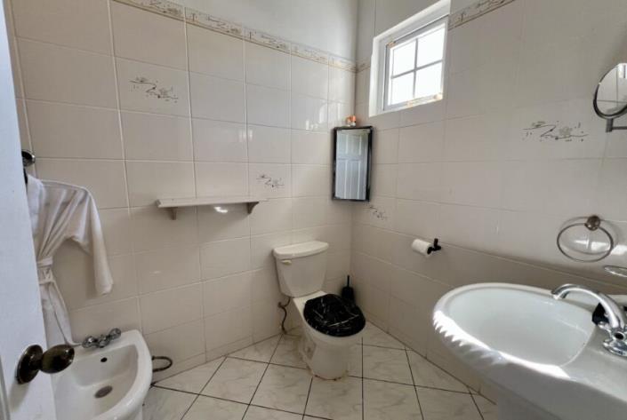 Image No.5-6 Bed Semi-Detached for sale