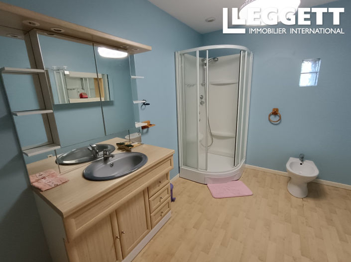 Image No.10-3 Bed House for sale