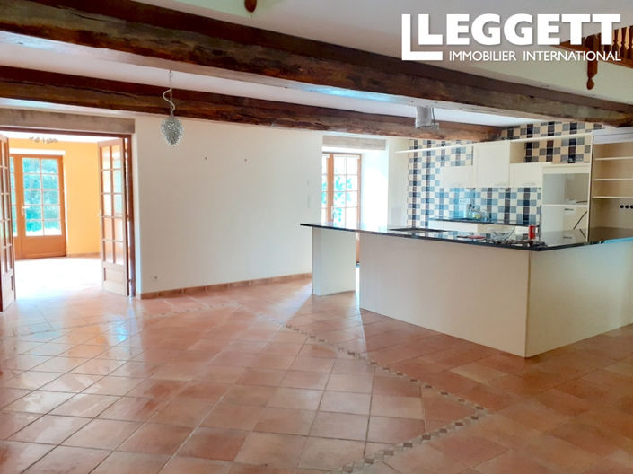 Image No.6-8 Bed House for sale