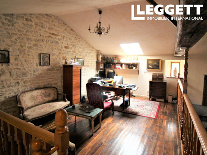 Image No.8-7 Bed House for sale