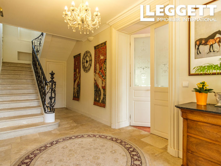 Image No.2-20 Bed House for sale