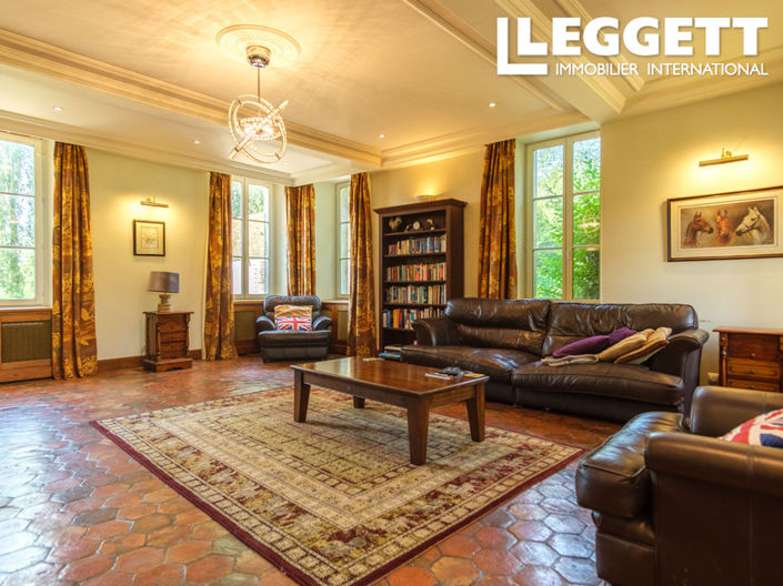 Image No.3-20 Bed House for sale