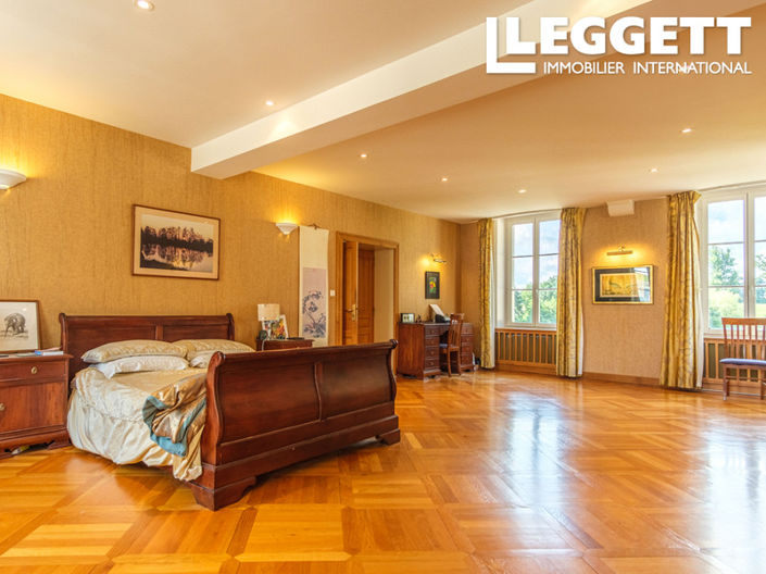 Image No.5-20 Bed House for sale