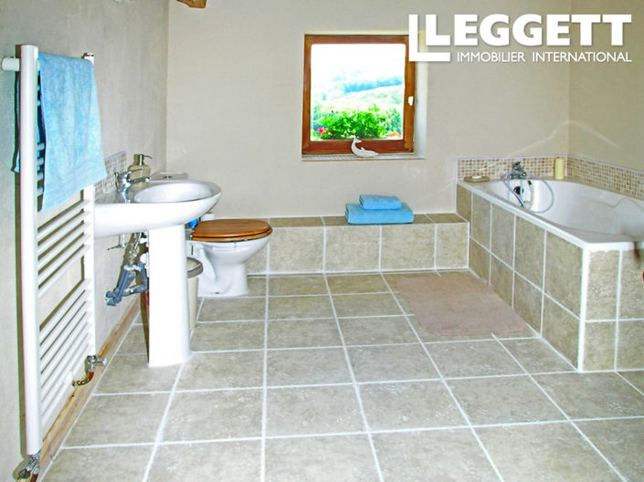 Image No.10-4 Bed House for sale