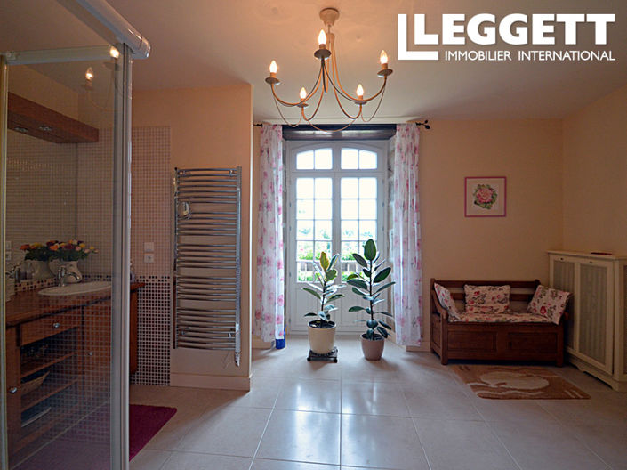 Image No.9-5 Bed Chateaux for sale