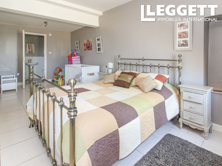 Image No.6-3 Bed House for sale