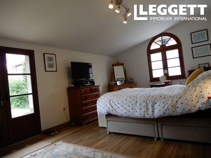 Image No.10-4 Bed House for sale