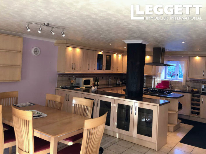 Image No.2-4 Bed House for sale