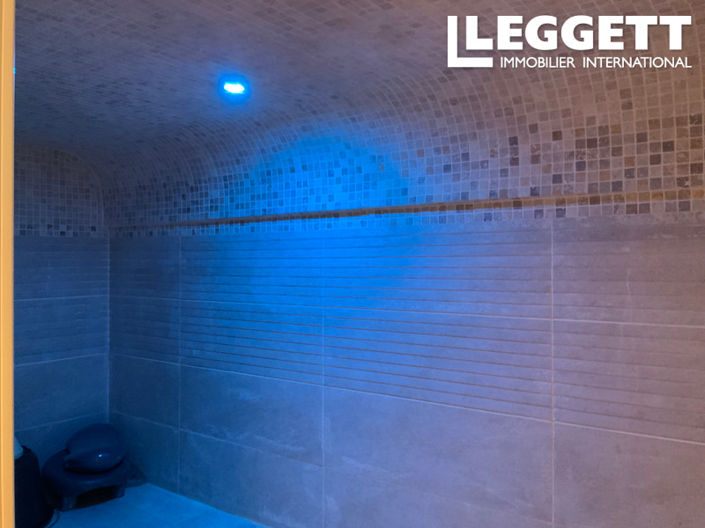 Image No.8-5 Bed House for sale