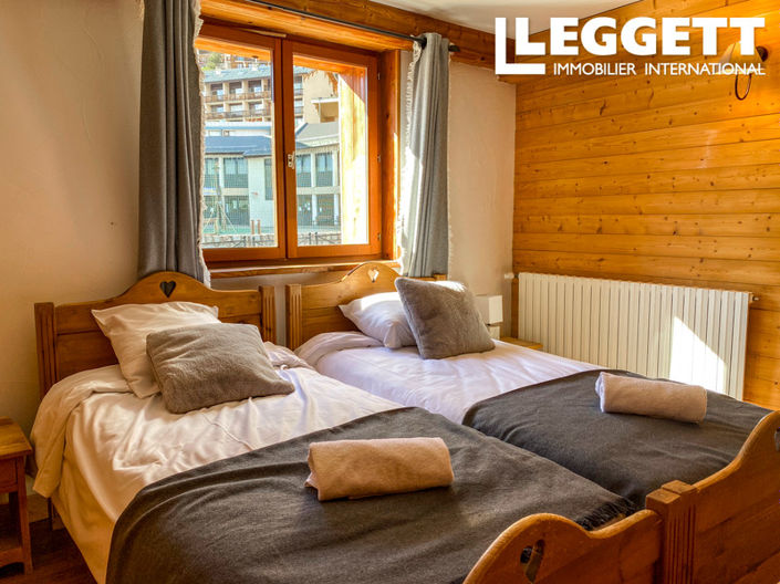 Image No.6-7 Bed House for sale