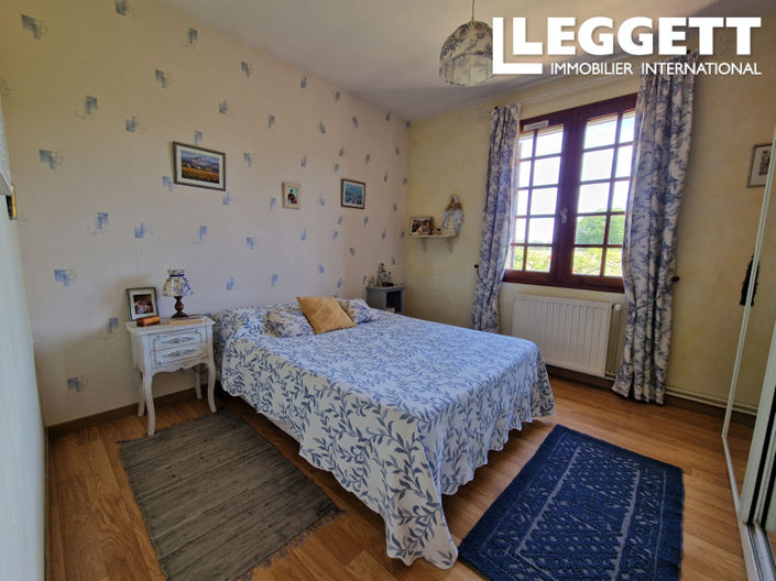 Image No.8-5 Bed House for sale