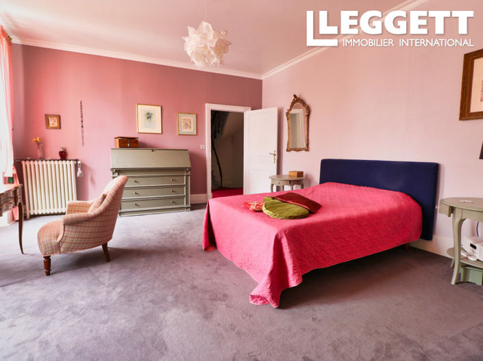 Image No.9-6 Bed House for sale