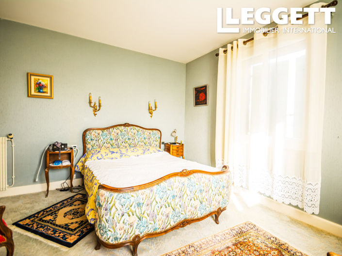 Image No.8-5 Bed House for sale