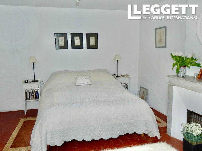 Image No.10-3 Bed House for sale