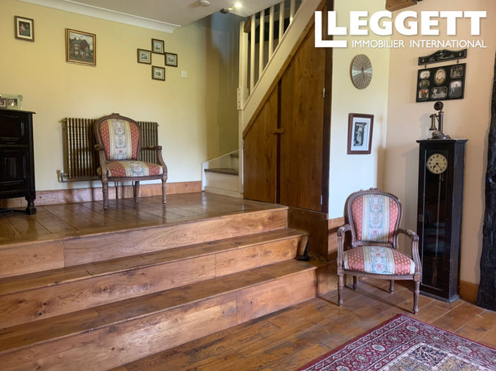 Image No.4-8 Bed House for sale