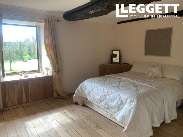 Image No.7-8 Bed House for sale