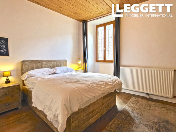 Image No.10-3 Bed House for sale