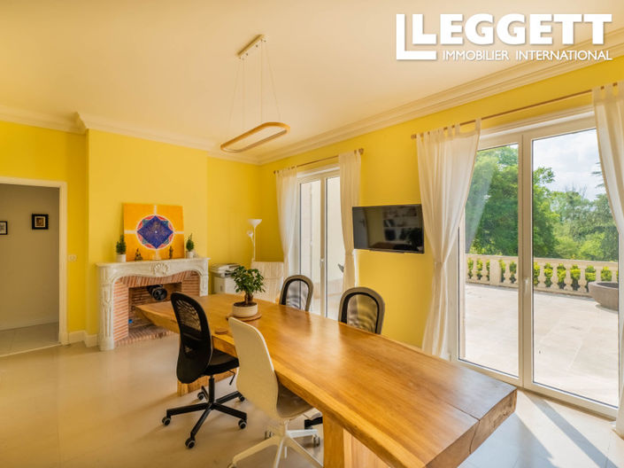 Image No.6-12 Bed House for sale