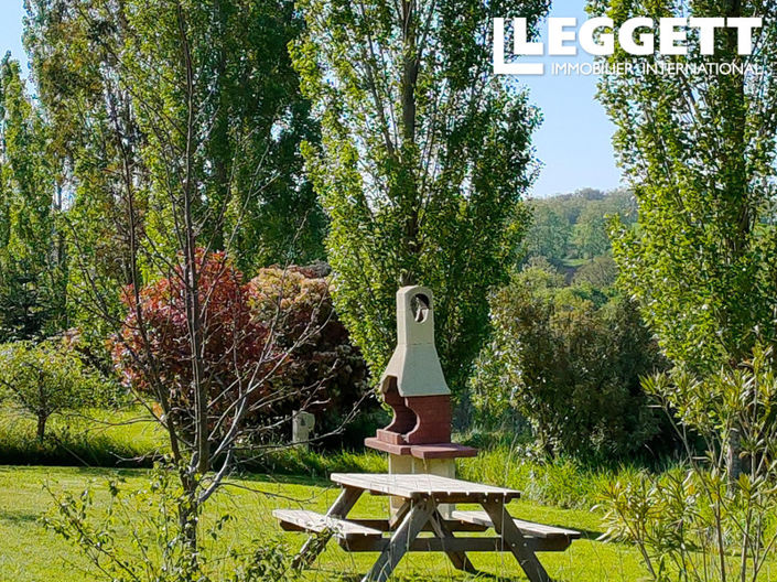 Image No.5-4 Bed Commercial for sale