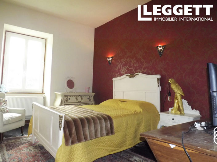 Image No.6-4 Bed House for sale