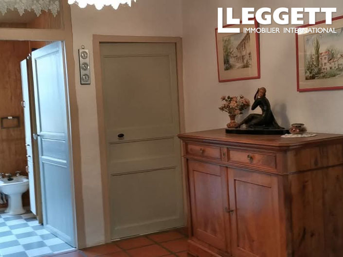 Image No.6-5 Bed House for sale