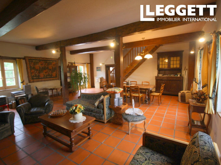 Image No.8-5 Bed House for sale