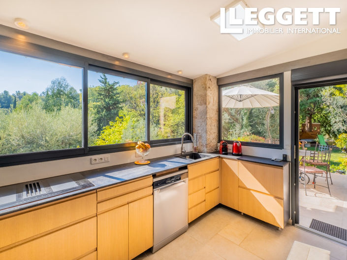 Image No.10-6 Bed House for sale