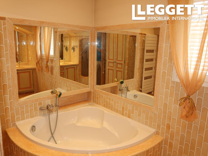 Image No.10-3 Bed House for sale