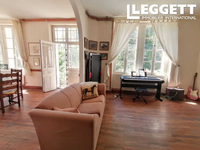 Image No.5-6 Bed House for sale