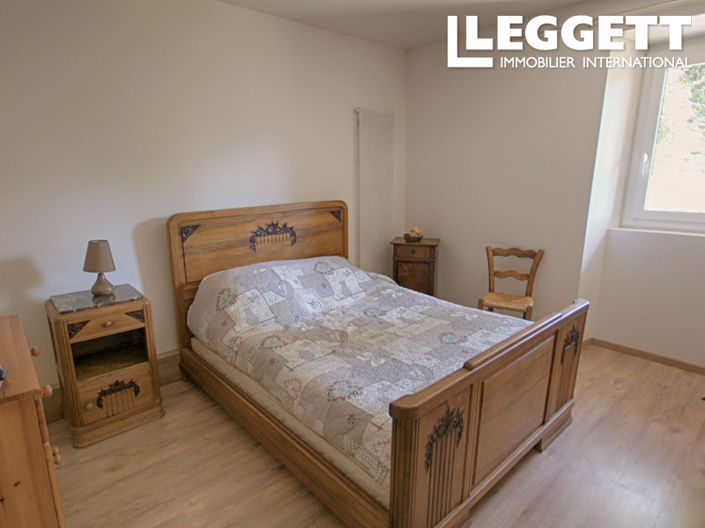 Image No.10-5 Bed House for sale