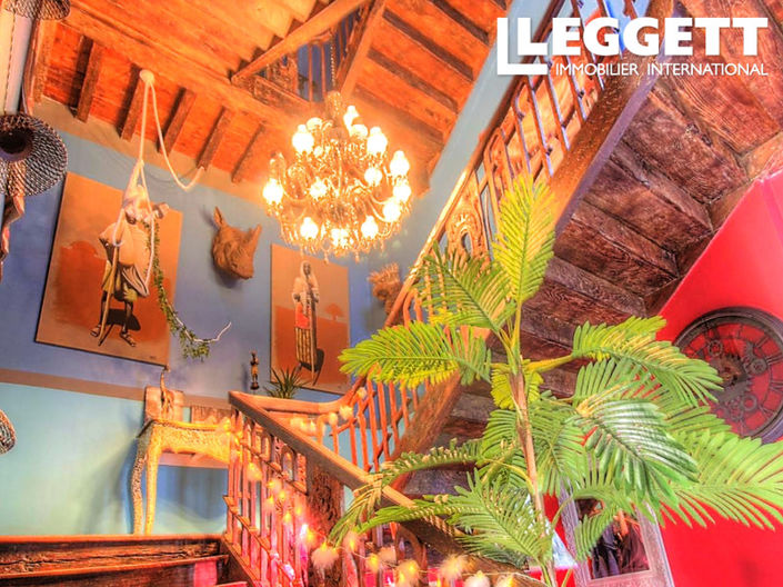 Image No.8-6 Bed House for sale