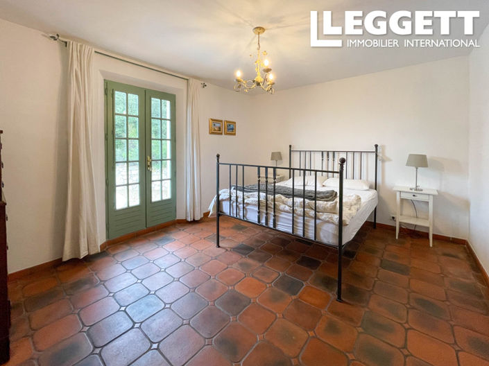 Image No.8-4 Bed House for sale