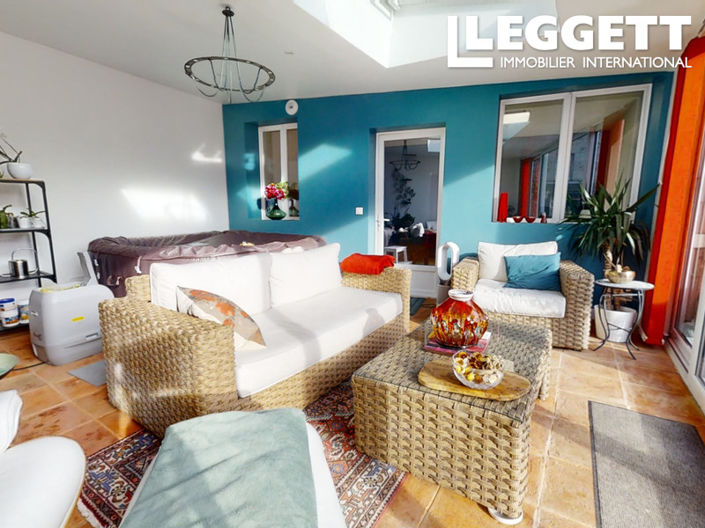 Image No.8-5 Bed House for sale