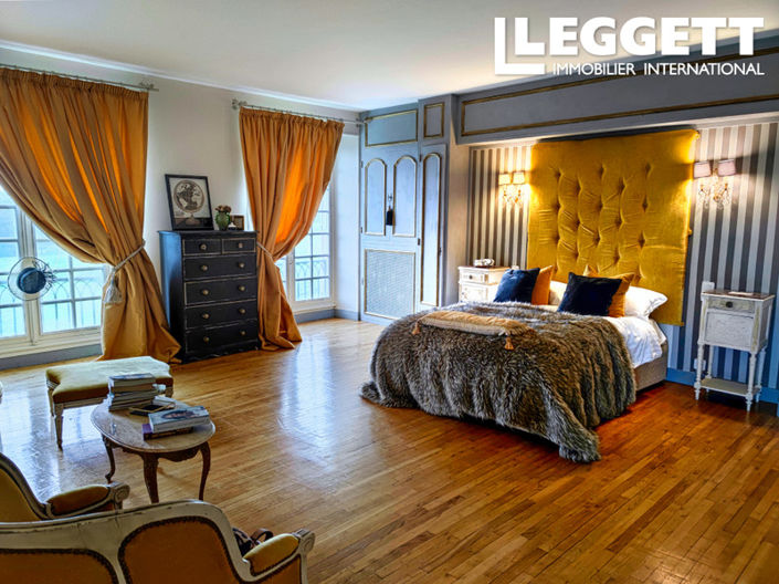 Image No.8-7 Bed Chateaux for sale