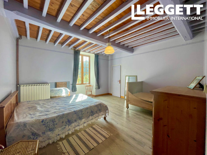 Image No.5-10 Bed House for sale