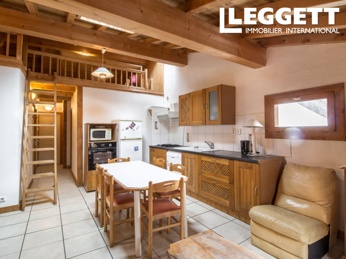 Image No.2-8 Bed House for sale