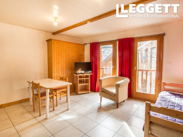 Image No.7-8 Bed House for sale