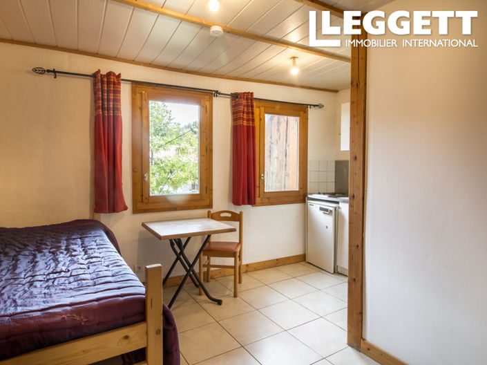 Image No.8-8 Bed House for sale