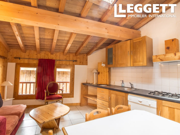 Image No.9-8 Bed House for sale