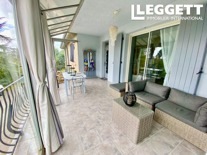 Image No.2-8 Bed House for sale