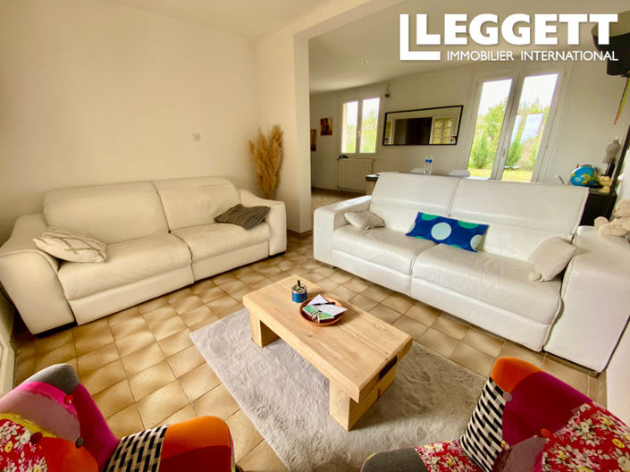 Image No.8-8 Bed House for sale