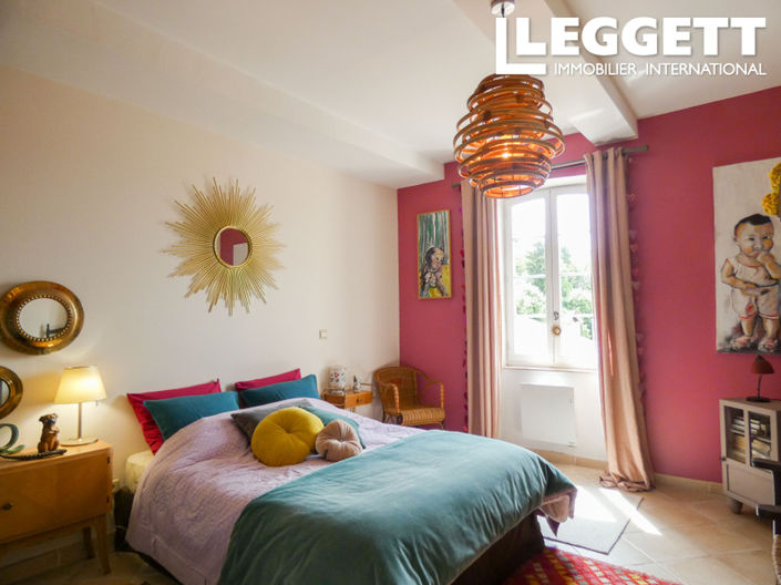 Image No.10-3 Bed House for sale