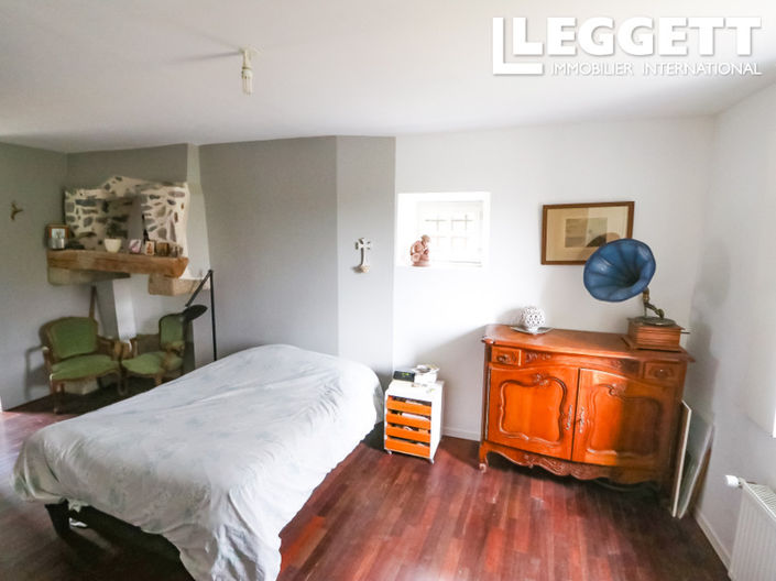 Image No.8-15 Bed House for sale