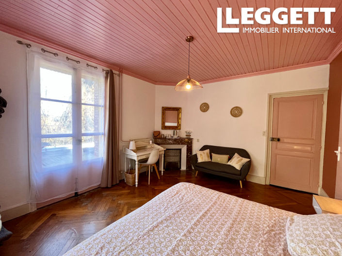 Image No.5-10 Bed House for sale