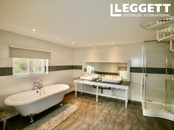 Image No.8-6 Bed House for sale