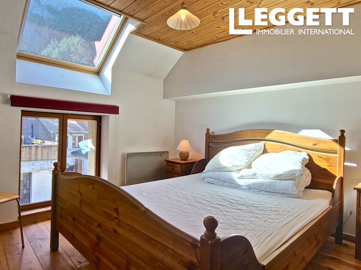 Image No.6-4 Bed House for sale