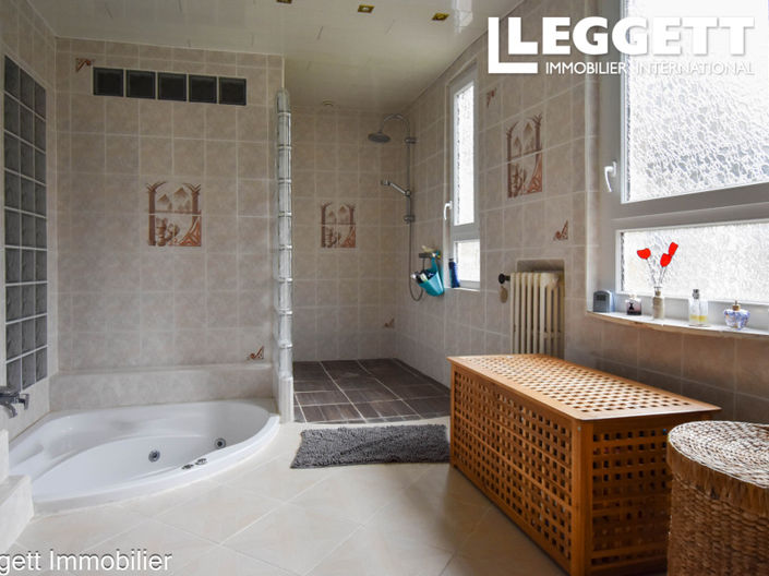 Image No.7-7 Bed House for sale