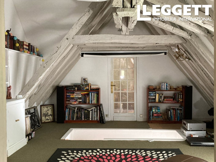 Image No.8-7 Bed House for sale