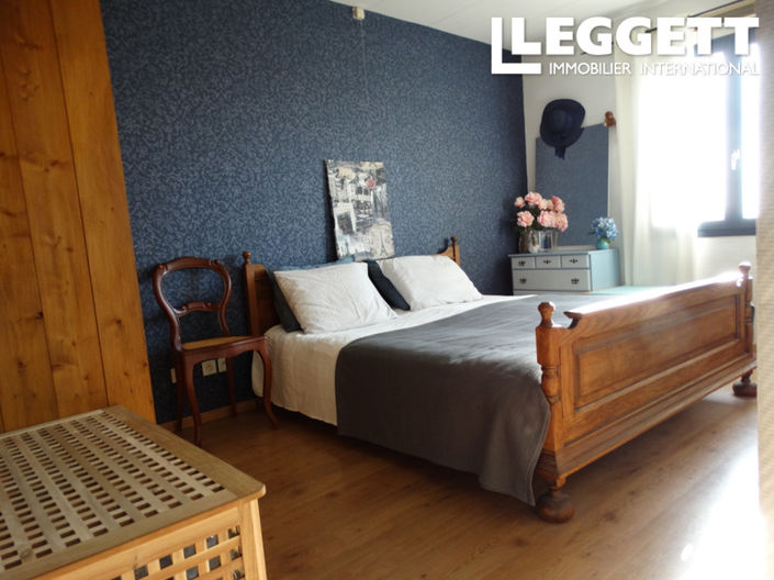 Image No.6-5 Bed House for sale